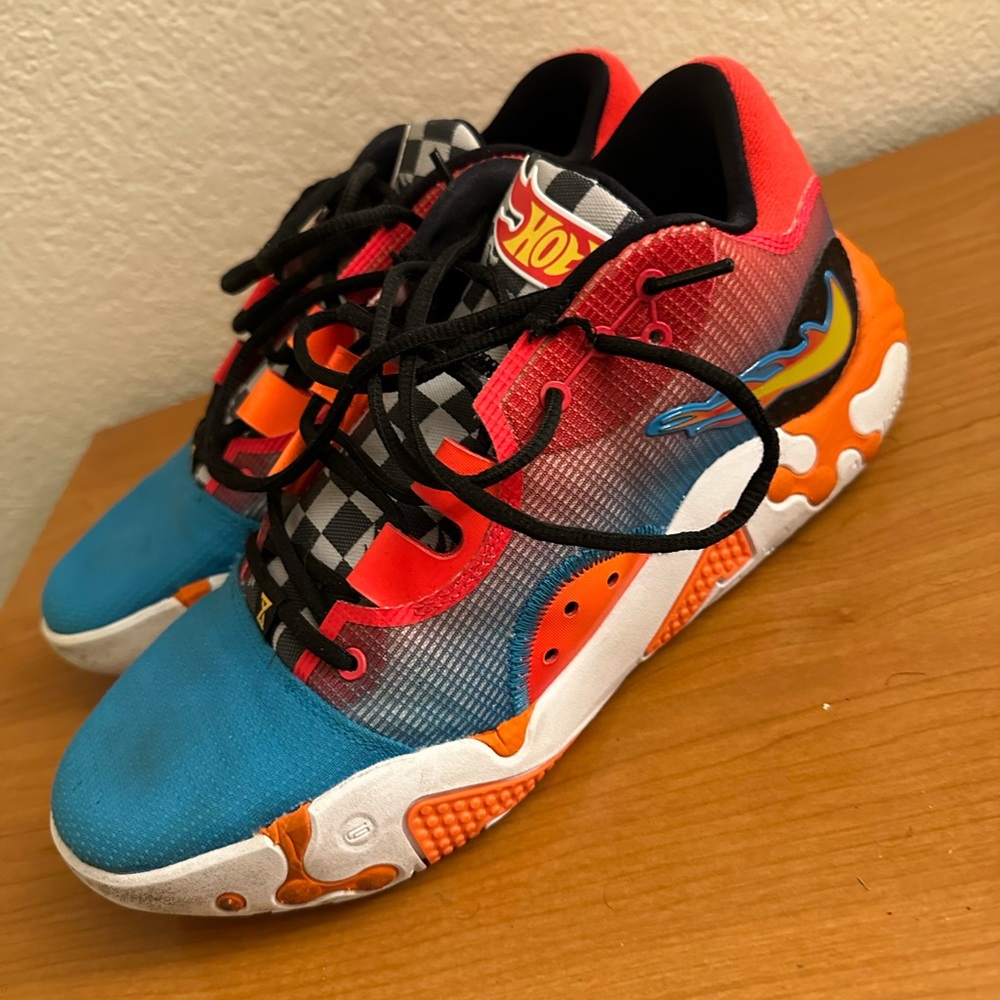 PG 6 Hot Wheels